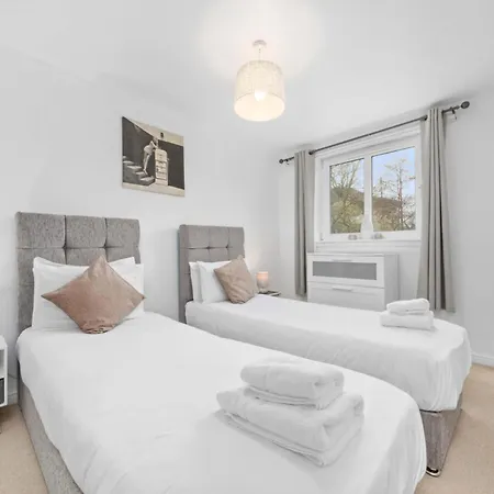 Cosy 2-bed Sleeps 4