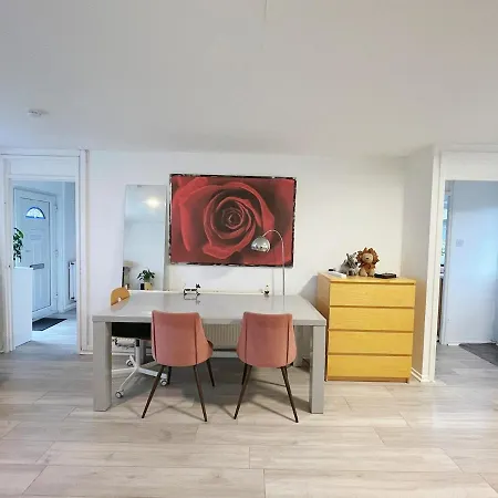 3 Bed Garden House Direct Connection To Airport N Train Station 아파트 에든버러