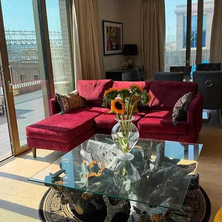 Апартаменты Stunning And Three Bedroom Penthouse With Roof Terrace Эдинбург