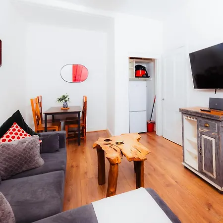 Cosy 2 Bdrm In Centre Of