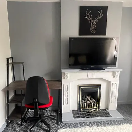 아파트 3 Bed Flat Gorgie Road *