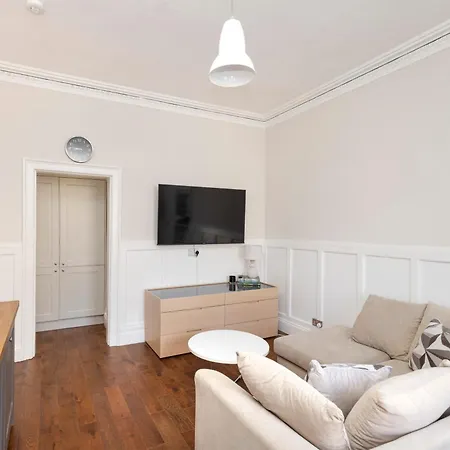 Stylish West End 1-bed - Prime Location *