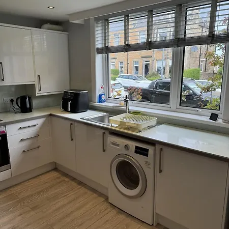 Edinburgh, Morningside Area, 3 To 4 Bedroom, Free On Road Parking Apartamento