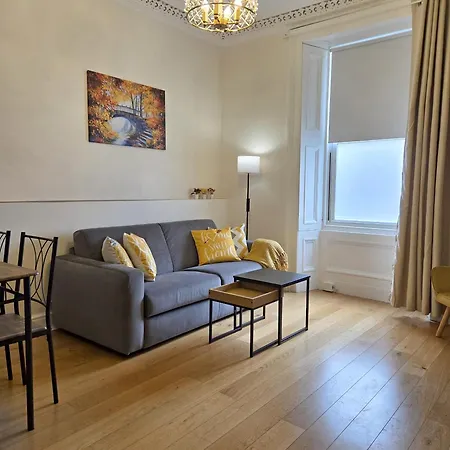 Lovely Immaculate Flat By Meadows 아파트 *