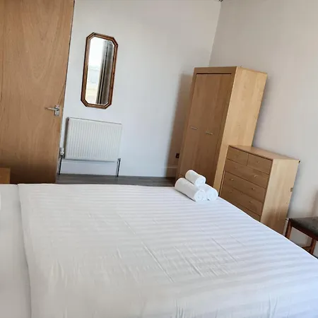 2 Bedrooms Leith Walk Edimburgo
