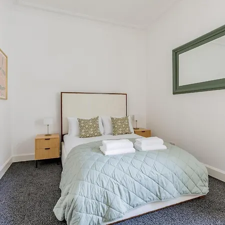 Stylish 1 Bed Leith Near Shore & Tram