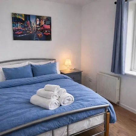 Bright & Comfortable 2br Near Centre