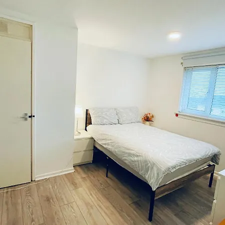 아파트 3 Bed Garden House Direct Connection To Airport N Train Station 에든버러