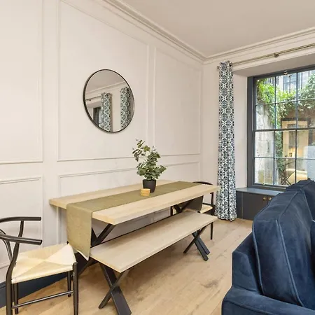 Traditional 1 Bed, Centre, Apartamento Edimburgo
