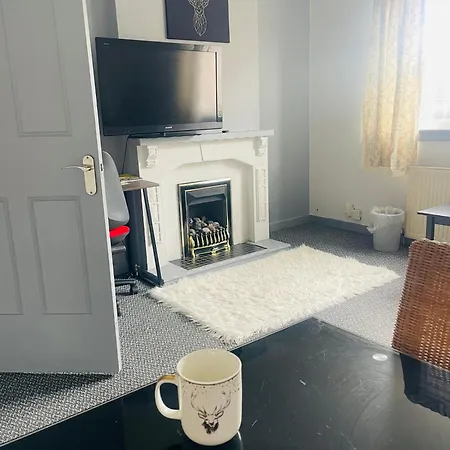 3 Bed Flat Gorgie Road 아파트 *