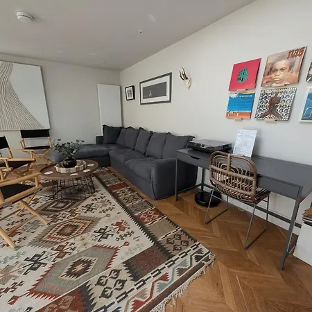 Stylish 1 Bed In Centre Апартаменты *