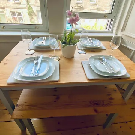 Roseburn Place With 2 Spacious Double Bedrooms * Edimburgo