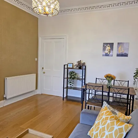 Lovely Immaculate Flat By Meadows 에든버러