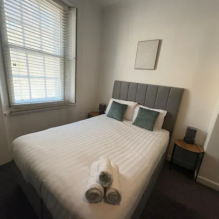 Tollcross Апартаменты *