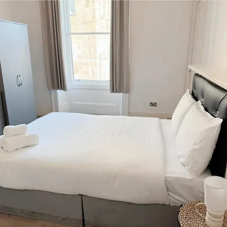 2 Bedrooms Leith Walk