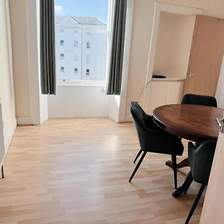 2 Bedrooms Leith Walk