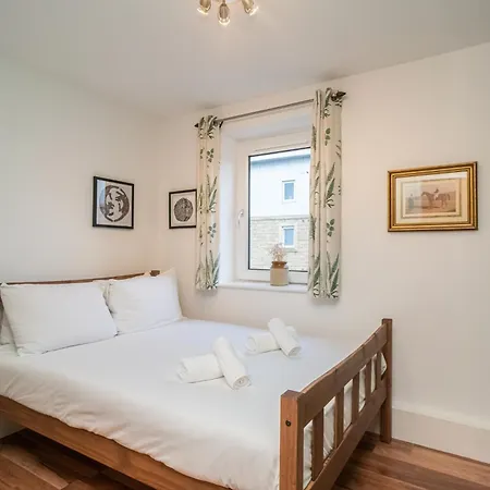 Charming 2br W Balcony & Free Parking - Pass The Keys 아파트 에든버러