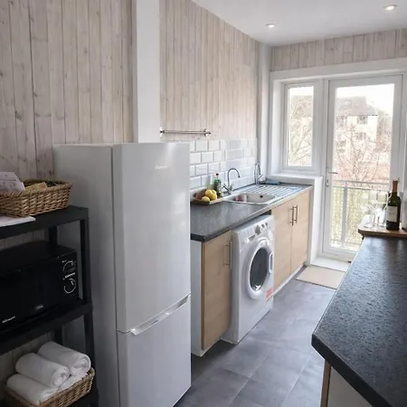Bright & Comfortable 2br Near Centre *