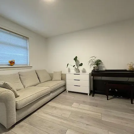 3 Bed Garden House Direct Connection To Airport N Train Station 아파트 에든버러
