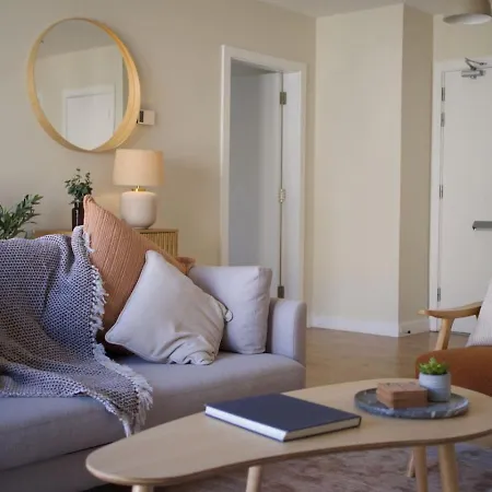 아파트 Lovely 2 Bed Apartment, Sleeps 6, 에든버러