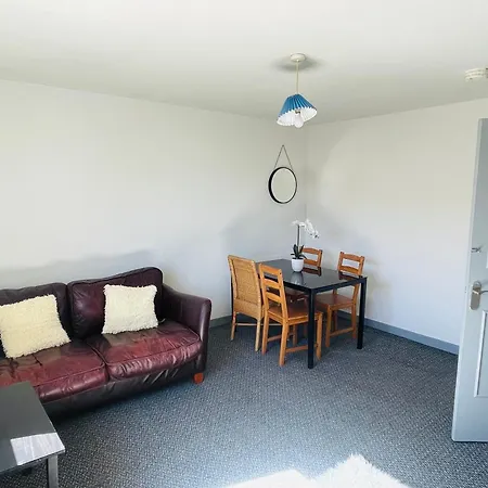 아파트 3 Bed Flat Gorgie Road *