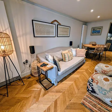Stylish 1 Bed In Centre Апартаменты