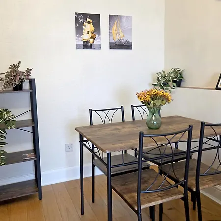 Lovely Immaculate Flat By Meadows 아파트