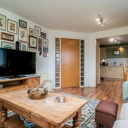 Charming 2br W Balcony & Free Parking - Pass The Keys