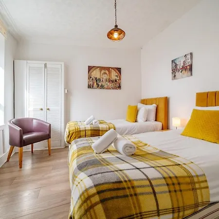 The Caledonian Retreat Sleep 6, Walk Everywhere! Апартаменты Эдинбург