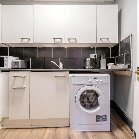 Thistle Nest Flat Sleeps 6 Centre!