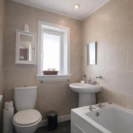 Bright & Comfortable 2br Near Centre *