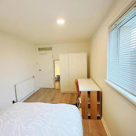3 Bed Garden House Direct Connection To Airport N Train Station * 에든버러