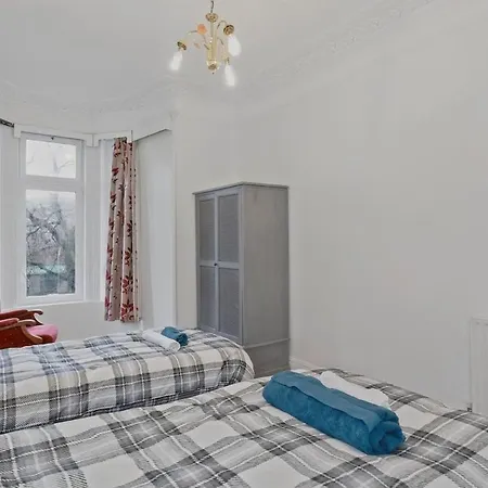Meadowbank 2br Walk To Holyrood & Arthur's Seat *