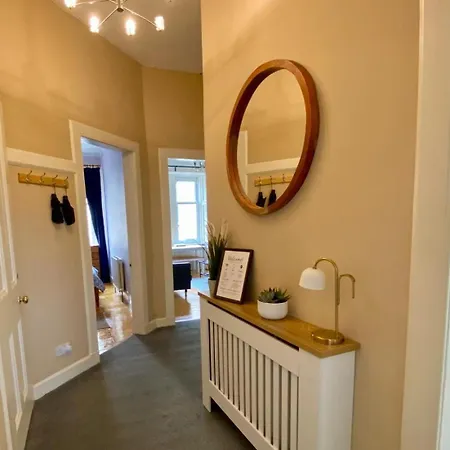 Apartamento Roseburn Place With 2 Spacious Double Bedrooms *