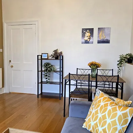 Διαμέρισμα Lovely Immaculate Flat By Meadows
