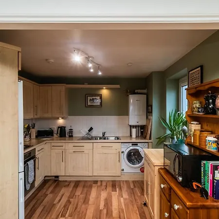 Charming 2br W Balcony & Free Parking - Pass The Keys アパート エディンバラ