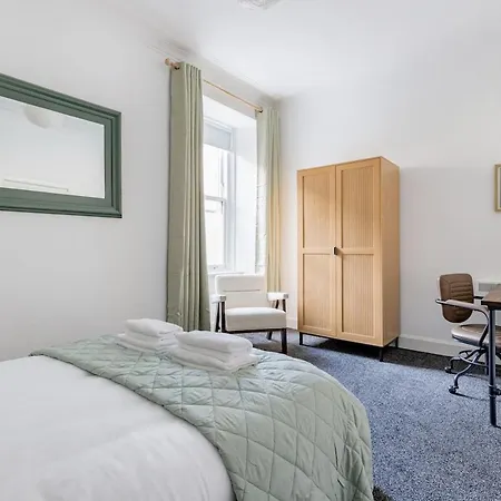 Stylish 1 Bed Leith Near Shore & Tram アパート