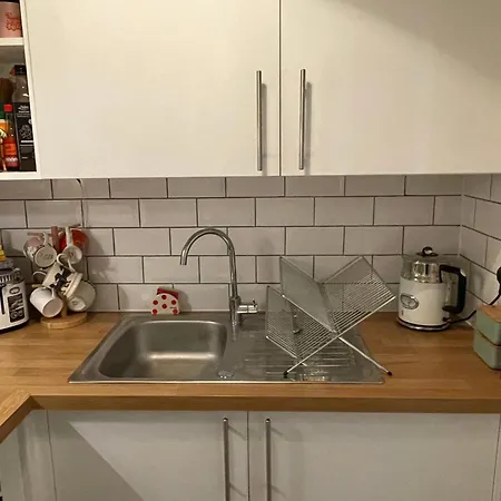 One-bed Flat In Leith *