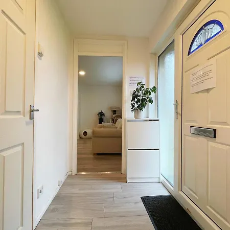 3 Bed Garden House Direct Connection To Airport N Train Station