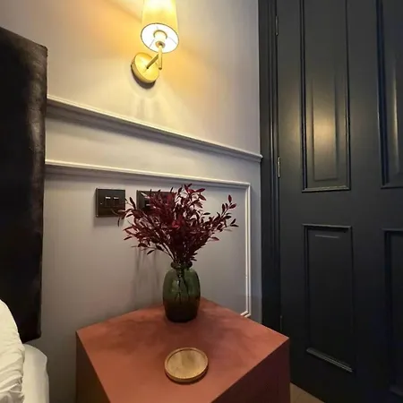Traditional 1 Bed, Centre,