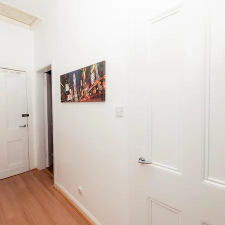Cosy 2 Bdrm In Centre Of *