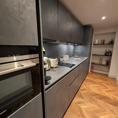 Stylish 1 Bed In Centre Апартаменты *