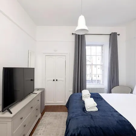 Stylish West End 1-bed - Prime Location