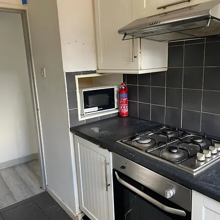 아파트 3 Bed Flat Gorgie Road *