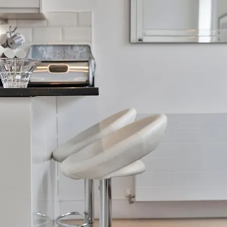 Guestready - Modern Comfort In *