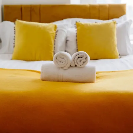 Апартаменты The Caledonian Retreat Sleep 6, Walk Everywhere! *