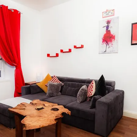 Cosy 2 Bdrm In Centre Of *