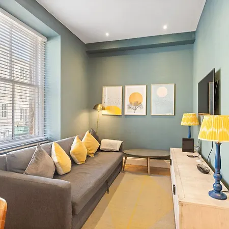 Castle Steps Away - Modern Flat 公寓