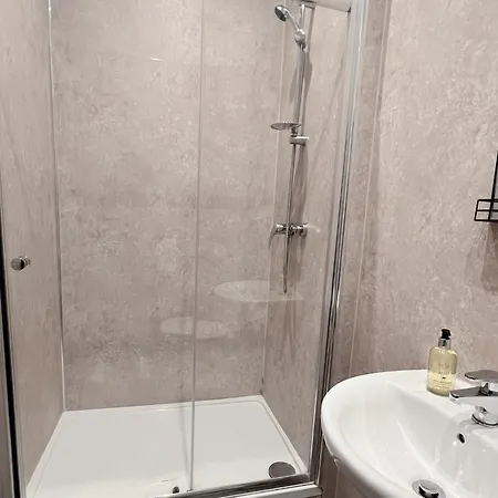 2 Bedrooms Leith Walk