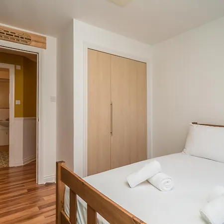 Charming 2br W Balcony & Free Parking - Pass The Keys 아파트 에든버러